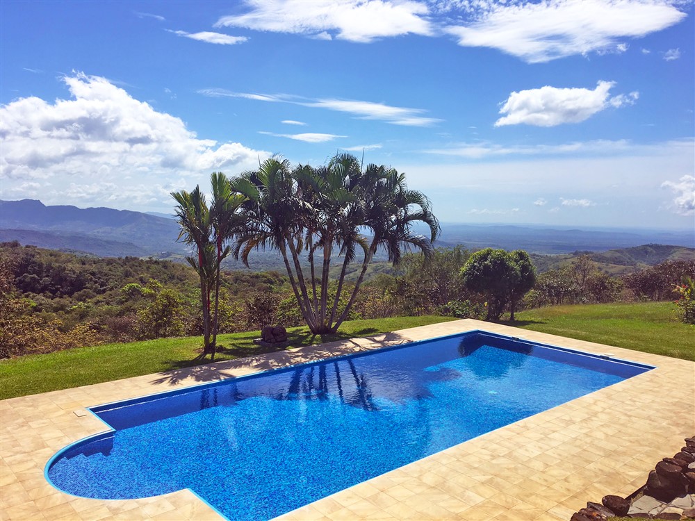 New Price! Grand View Estate House with Pool, for Sale Next to 18 Hole Championship Golf Course – ¡Nuevo Precio! Grandiosa Casa con Piscina, en Venta Junto al Campo de Golf de Campeonato de 18 Hoyos – Boquete photo 10