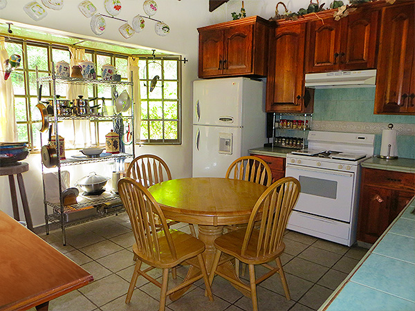 Sold by Casa Solution - Valle Escondido Four Bedroom Villa Deluxe for Sale in Boquete, Panama - A Great Home, Furnishings Included photo 4
