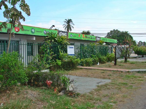 withdrawn Near Busy F Sur in David Panama one block from Pan American Highway photo 7