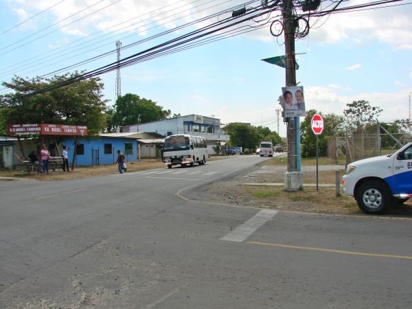 withdrawn Near Busy F Sur in David Panama one block from Pan American Highway photo 12