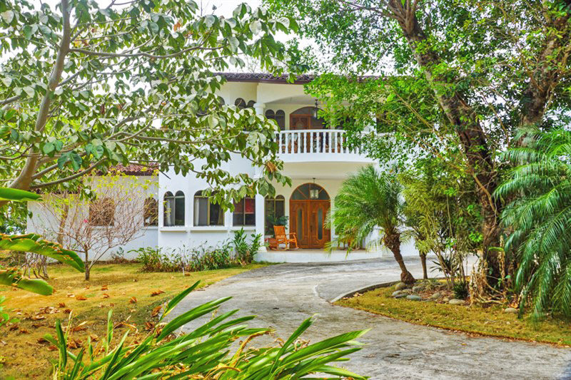 Sold by Casa Solution – Extremely Impressive Right On the Beach & Ocean View House in Boca Chica Plantation and Club Gated Community, Chiriqui – Impresionante Casa de Playa Estilo Colonial en Chiriqui