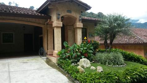 Valle Escondido golf villa for sale in Boquete, Panama photo 3