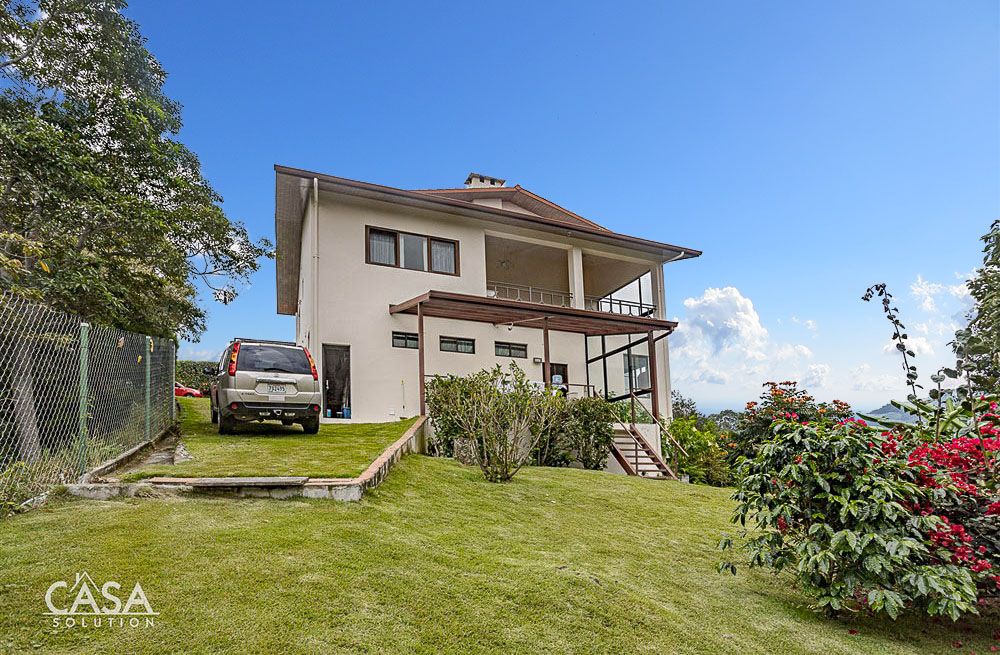 Beautiful House with Incredible View on 3.5 Acres of Productive Coffee Farm in El Salto, Boquete, Panama - Hermosa Casa con Vista Increíble en 3.5 acres y una Finca de Cafe en El Salto, Boquete, Panamá photo 3