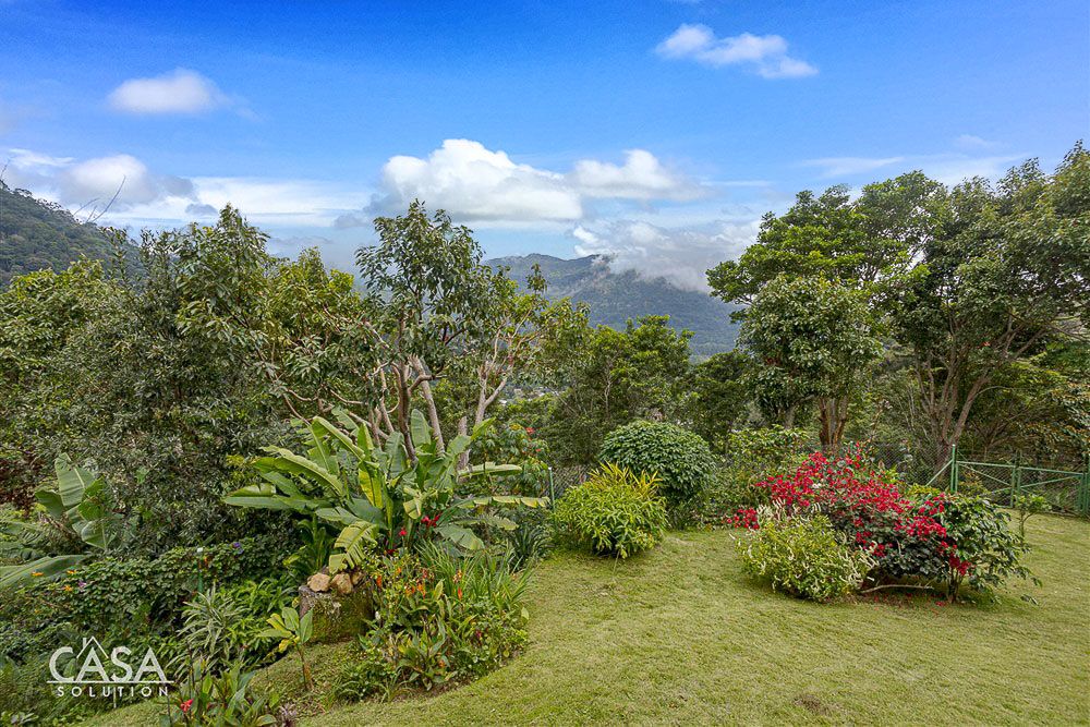 Beautiful House with Incredible View on 3.5 Acres of Productive Coffee Farm in El Salto, Boquete, Panama - Hermosa Casa con Vista Increíble en 3.5 acres y una Finca de Cafe en El Salto, Boquete, Panamá photo 6