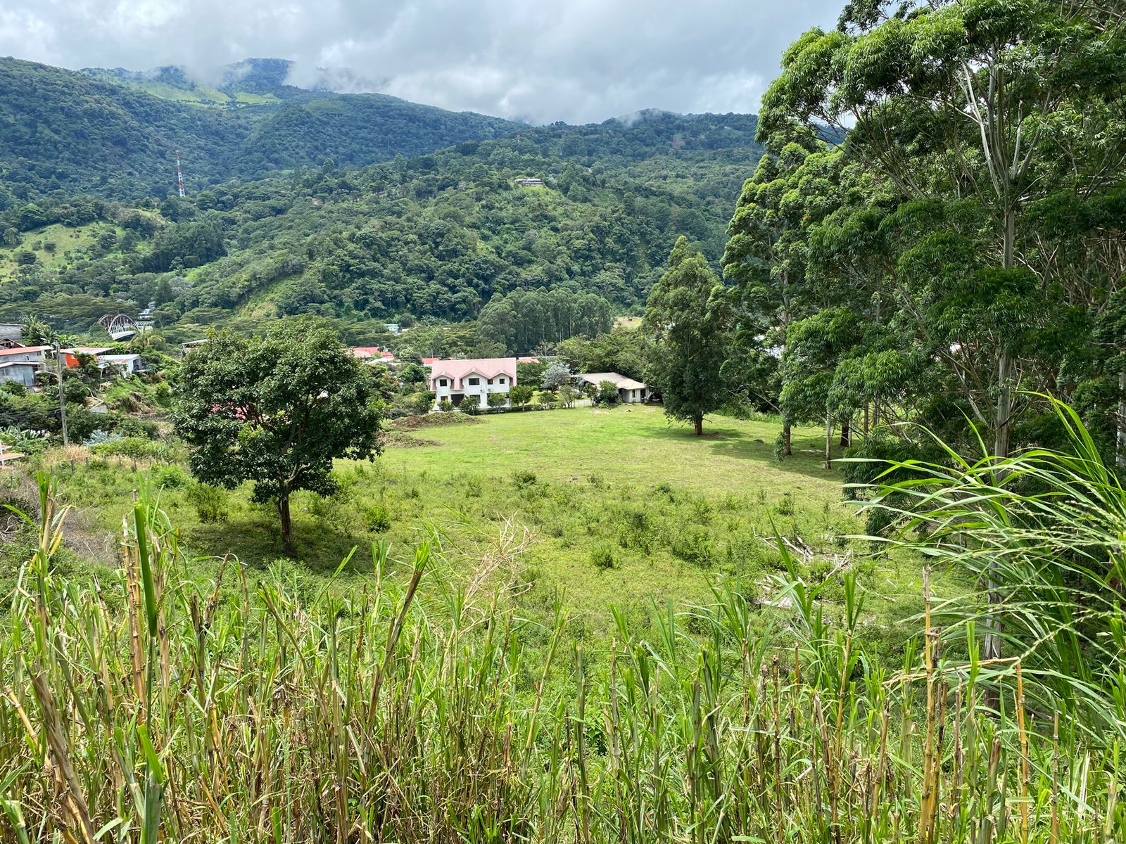 Sold by Owner! Downtown Boquete 4,300 Square Meters of Land  – Has Outstanding Views Too! - Centro de Boquete 4,300 Metros Cuadrados de Terreno - ¡También Tiene Vistas Excepcionales!