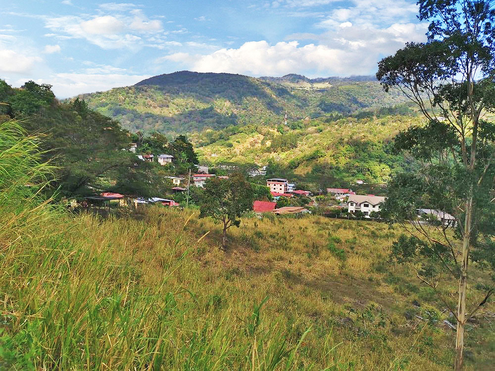 Sold by Owner! Downtown Boquete 4,300 Square Meters of Land  – Has Outstanding Views Too! - Centro de Boquete 4,300 Metros Cuadrados de Terreno - ¡También Tiene Vistas Excepcionales! photo 10