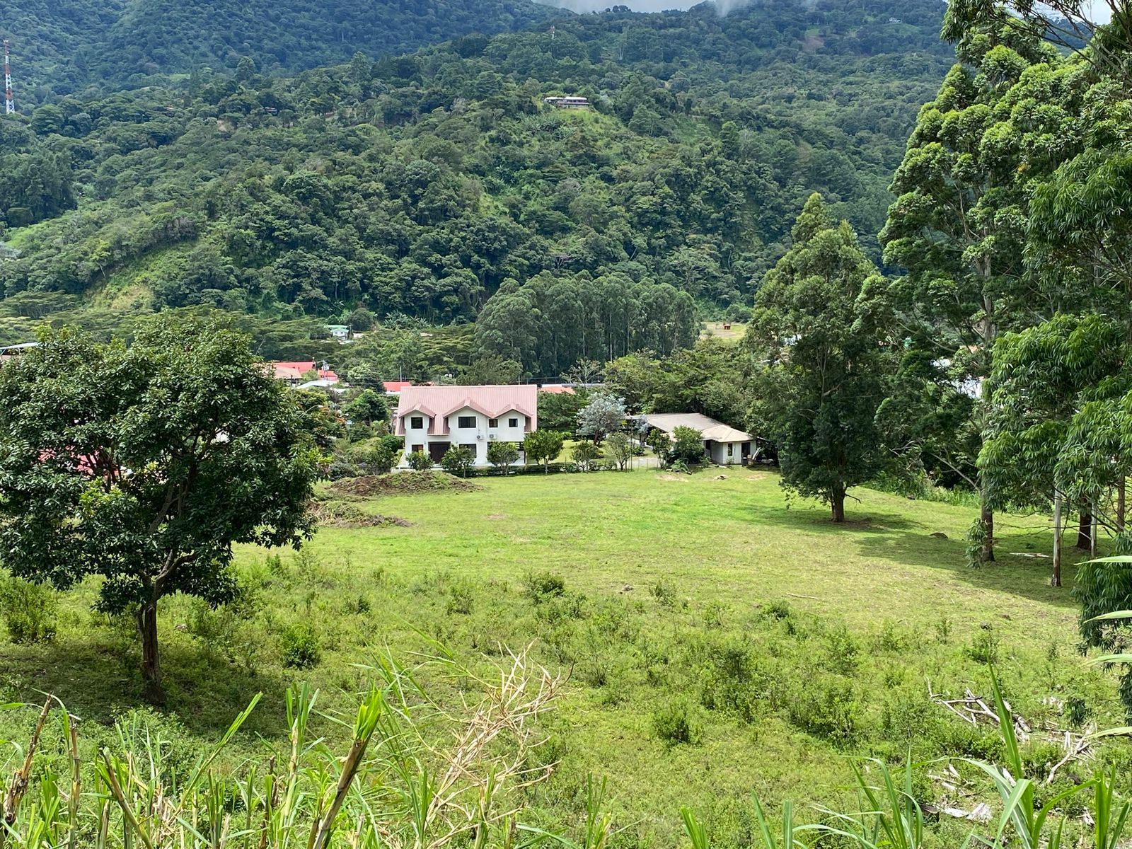Sold by Owner! Downtown Boquete 4,300 Square Meters of Land  – Has Outstanding Views Too! - Centro de Boquete 4,300 Metros Cuadrados de Terreno - ¡También Tiene Vistas Excepcionales! photo 5