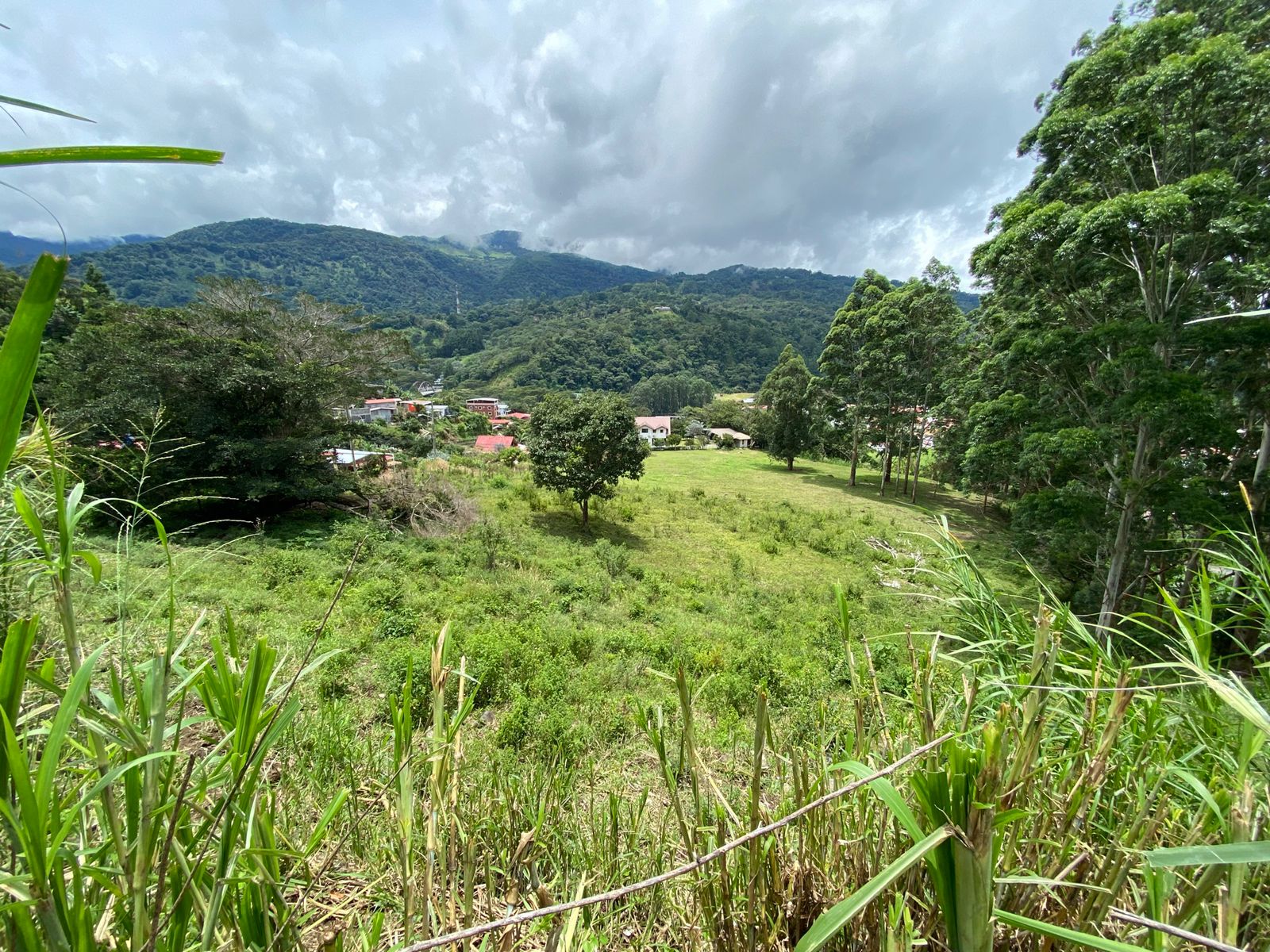 Sold by Owner! Downtown Boquete 4,300 Square Meters of Land  – Has Outstanding Views Too! - Centro de Boquete 4,300 Metros Cuadrados de Terreno - ¡También Tiene Vistas Excepcionales! photo 7
