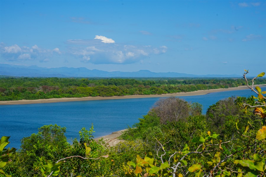 Withdrawn - Extraordinary Ocean View Estate Property of Nearly 24 Acres Consisting of Three Lots for Sale in Rincon Beach Estates, Boca Chica, Panama - Extraordinaria Propiedad con Vista al Mar en Rincón Beach Estates, Boca Chica, Panamá