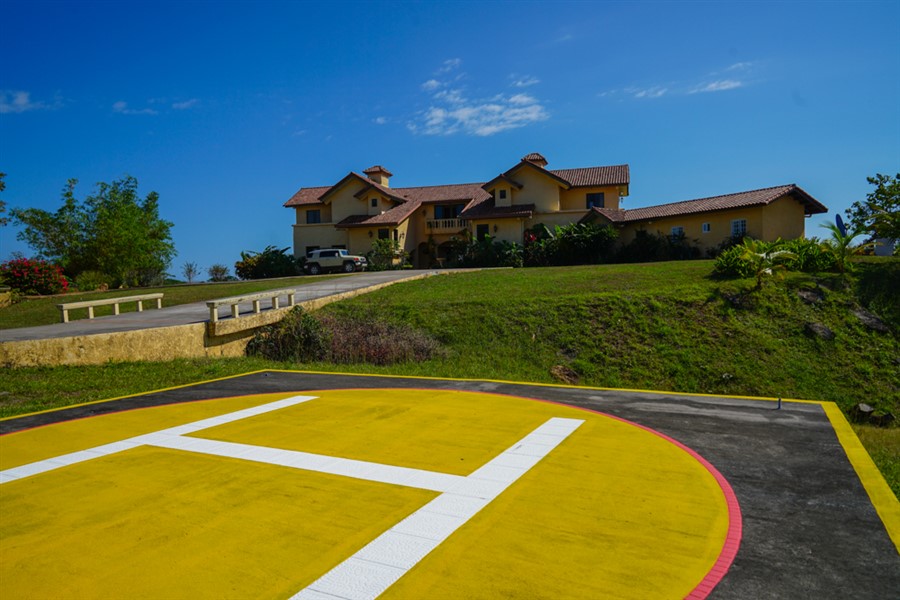 Withdrawn - Extraordinary Ocean View Estate Property of Nearly 24 Acres Consisting of Three Lots for Sale in Rincon Beach Estates, Boca Chica, Panama - Extraordinaria Propiedad con Vista al Mar en Rincón Beach Estates, Boca Chica, Panamá photo 2