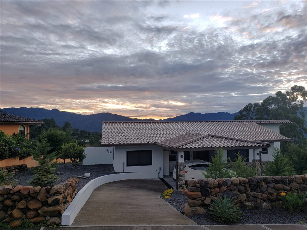 Sold by Casa Solution – High-Quality Modern House with Excellent Mountain Views in Volcancito, Boquete – Fully Furnished