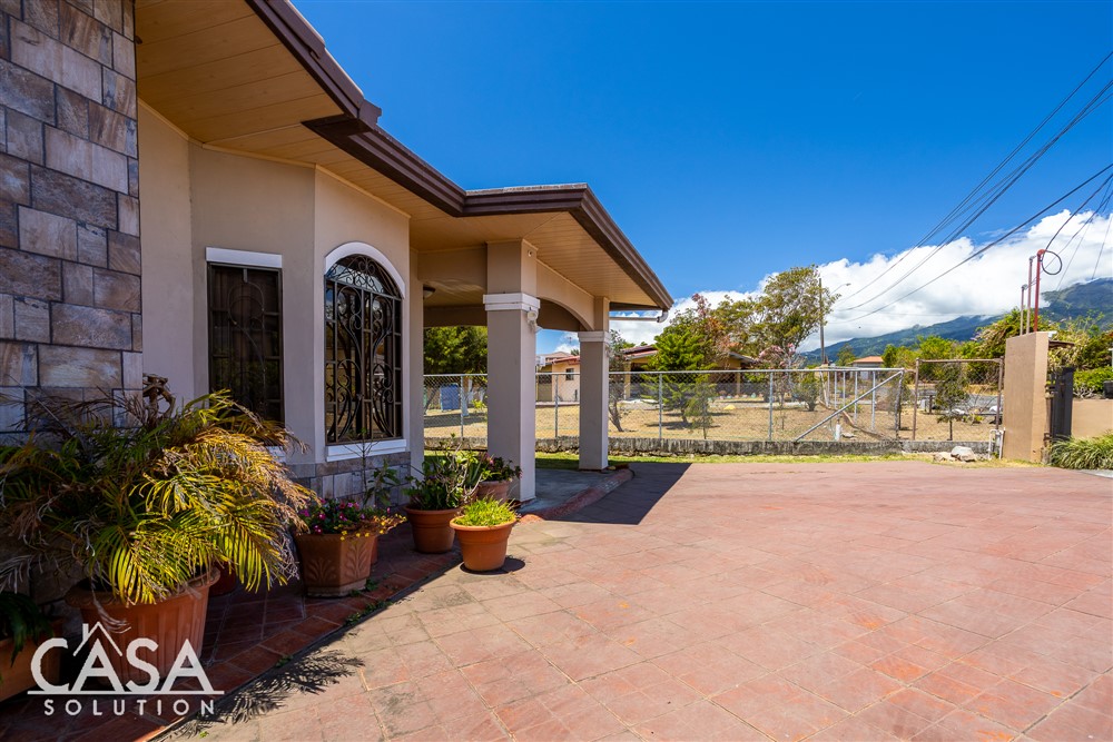 Widthrawn - Conveniently Located Lovely & Picturesque House for Sale in Alto Boquete, Chiriqui photo 2
