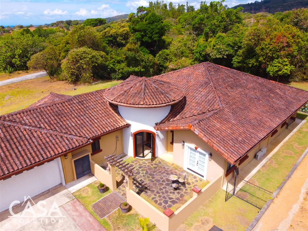 Withdrawn - Luxury House for Sale in Boquete's Prime 18 Hole Golf Course Community, Furnishings Included - Lucero Homes & Golf