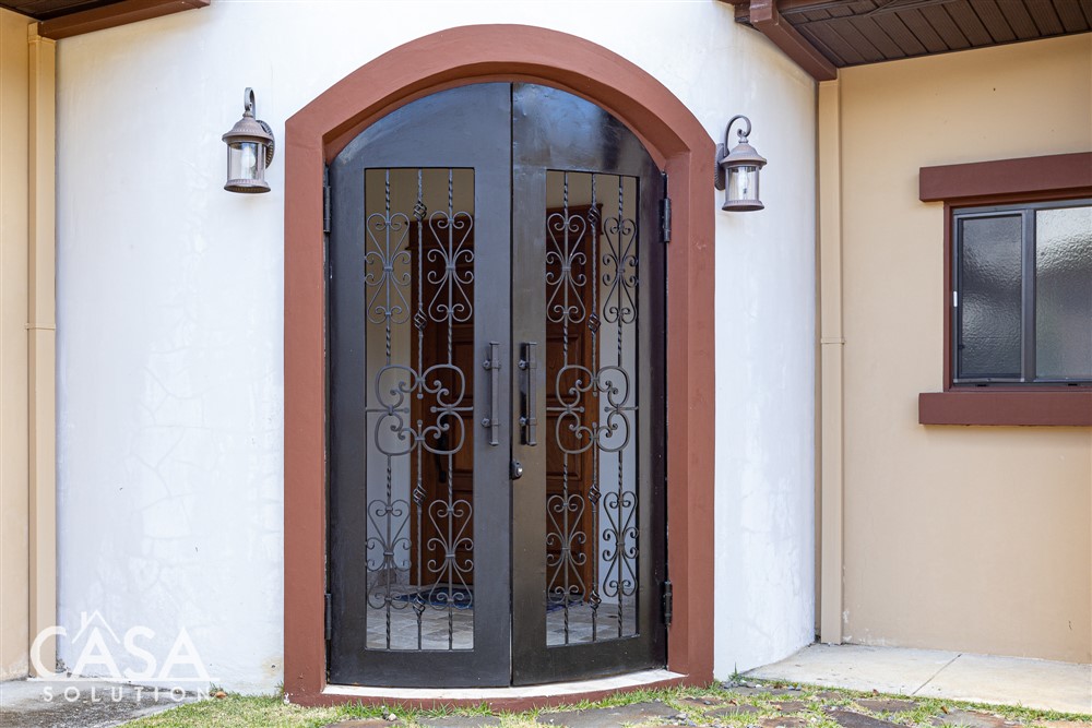 Withdrawn - Luxury House for Sale in Boquete's Prime 18 Hole Golf Course Community, Furnishings Included - Lucero Homes & Golf photo 10
