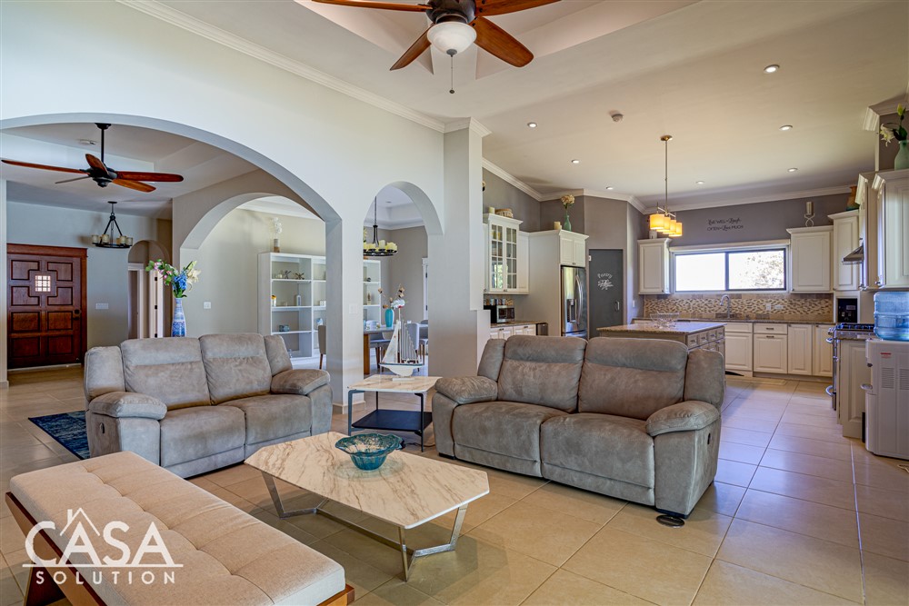Withdrawn - Luxury House for Sale in Boquete's Prime 18 Hole Golf Course Community, Furnishings Included - Lucero Homes & Golf photo 11