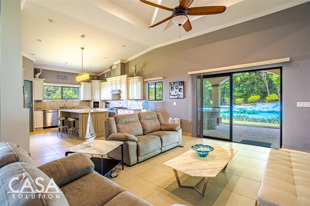 Withdrawn - Luxury House for Sale in Boquete's Prime 18 Hole Golf Course Community, Furnishings Included - Lucero Homes & Golf photo 12