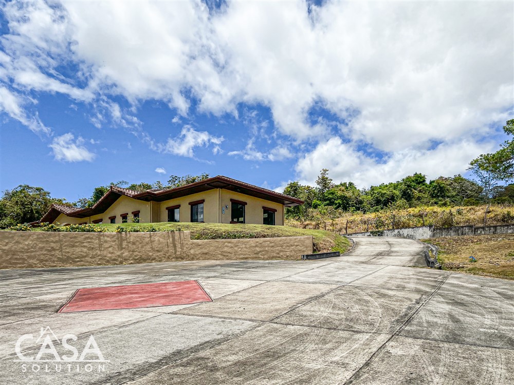 Withdrawn - Luxury House for Sale in Boquete's Prime 18 Hole Golf Course Community, Furnishings Included - Lucero Homes & Golf photo 7