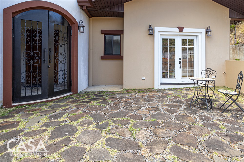 Withdrawn - Luxury House for Sale in Boquete's Prime 18 Hole Golf Course Community, Furnishings Included - Lucero Homes & Golf photo 9