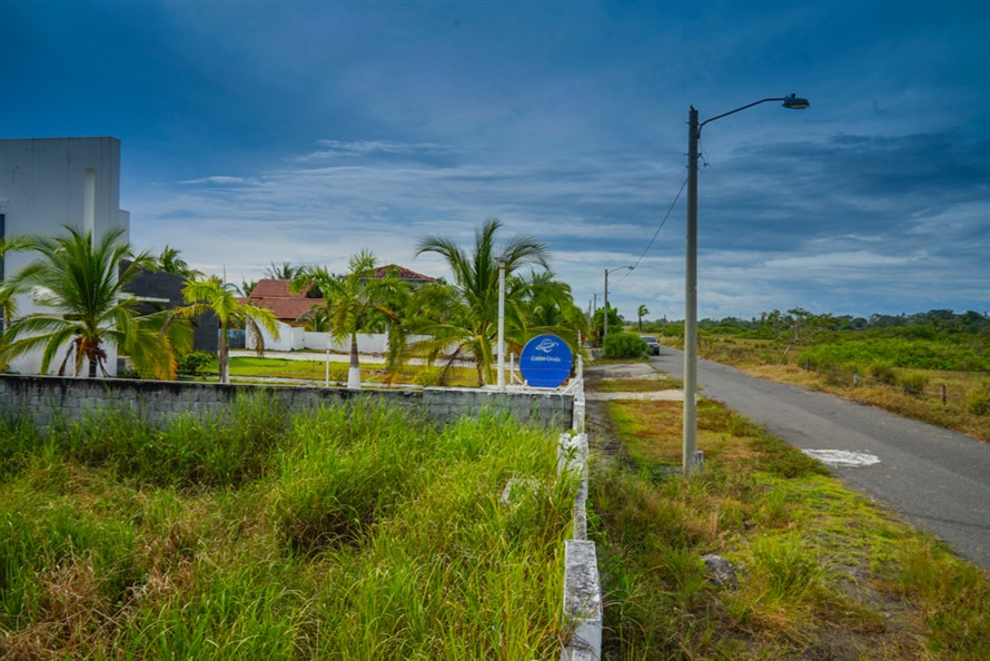 Large Ocean Lover's Lot with 40 Meters of Beachfront for Sale in Exclusive Section of Las Olas Gated Community in Panama photo 5