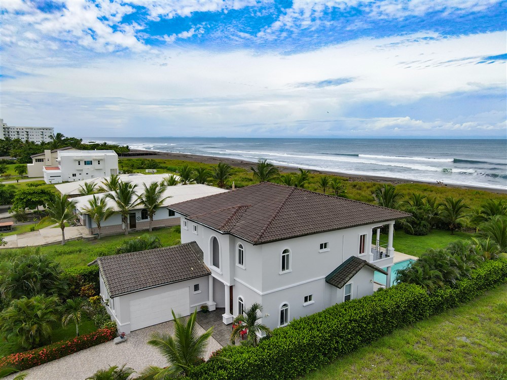 Modern & Beautiful Beachfront House with Swimming Pool for Sale in Las Olas, La Barqueta, Chiriqui - Furnishings Included photo 4
