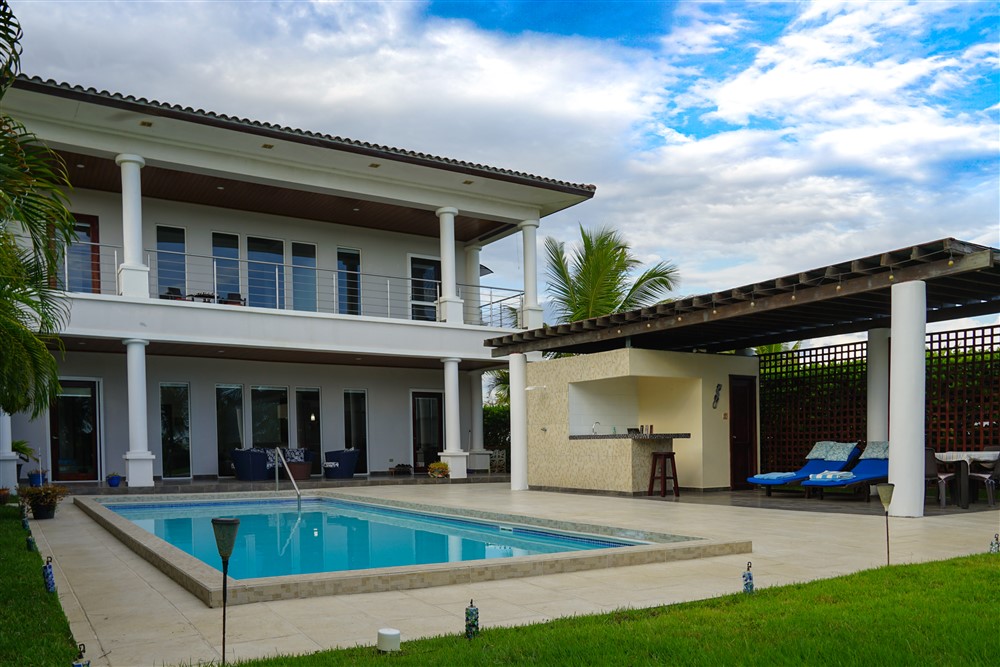 Modern & Beautiful Beachfront House with Swimming Pool for Sale in Las Olas, La Barqueta, Chiriqui - Furnishings Included photo 5