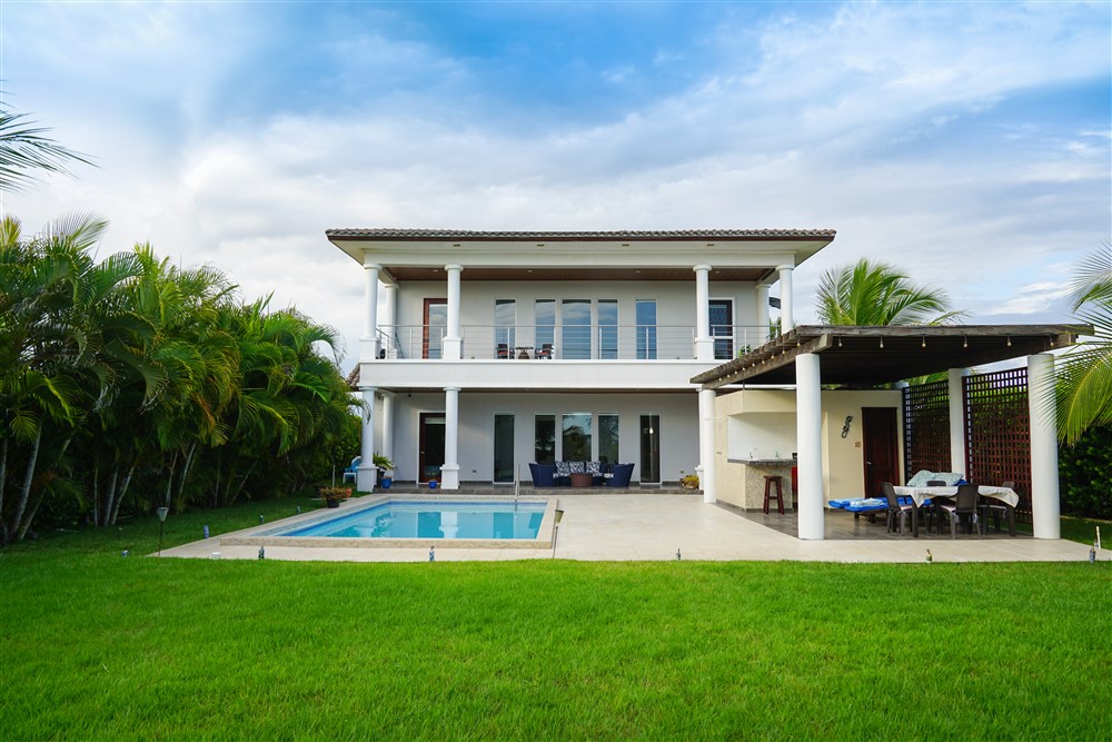 Modern & Beautiful Beachfront House with Swimming Pool for Sale in Las Olas, La Barqueta, Chiriqui - Furnishings Included photo 7