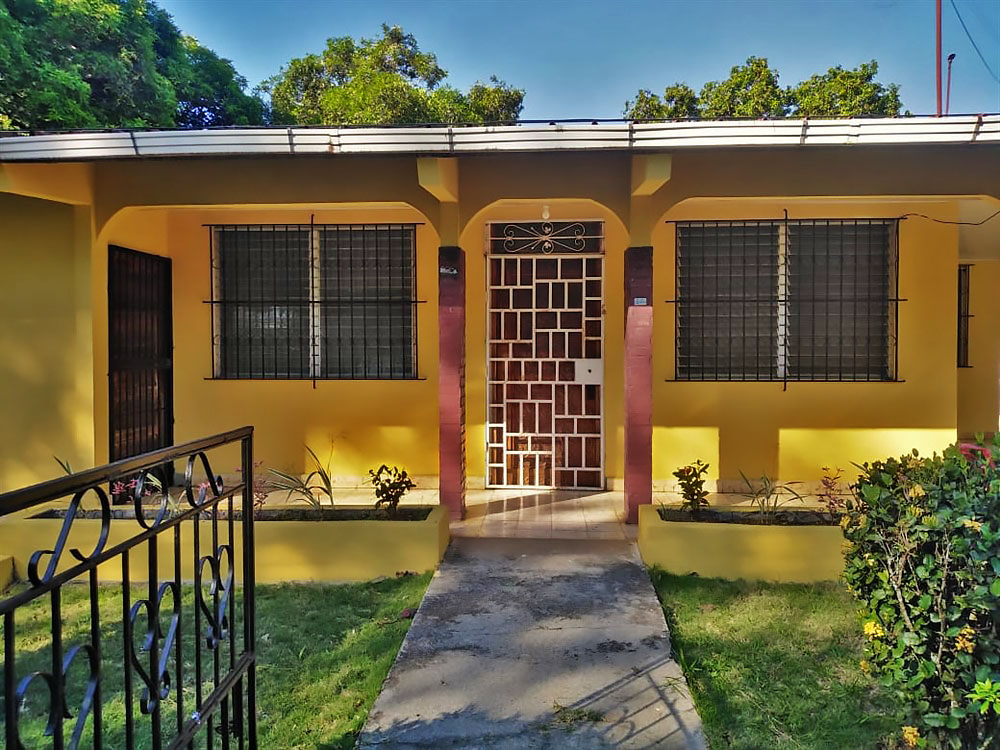 Withdrawn - Price Reduction! Next to Central Square in Dolega, Panama!  House with 2,480 Sq. Meters of Land - Close to Boquete & David - Junto a la Plaza Central en Dolega, Panamá! Casa con 2,480 m2 de tierra - Cerca de Boquete y David photo 10