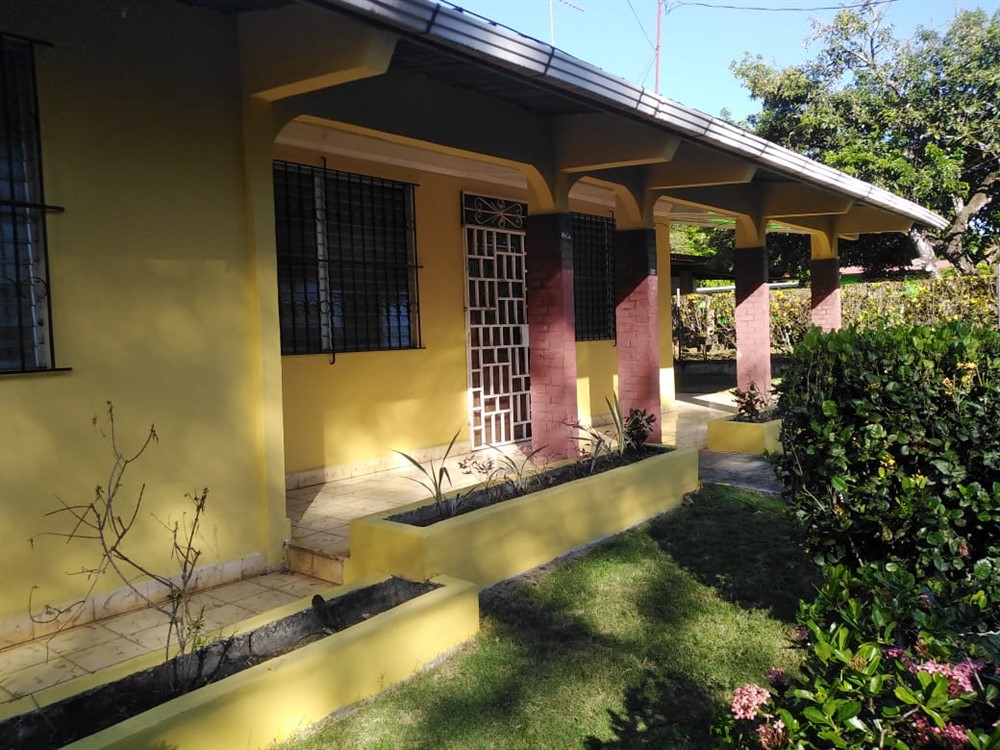 Withdrawn - Price Reduction! Next to Central Square in Dolega, Panama!  House with 2,480 Sq. Meters of Land - Close to Boquete & David - Junto a la Plaza Central en Dolega, Panamá! Casa con 2,480 m2 de tierra - Cerca de Boquete y David photo 11