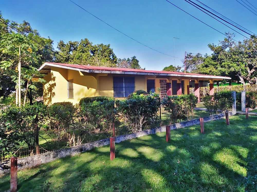 Withdrawn - Price Reduction! Next to Central Square in Dolega, Panama!  House with 2,480 Sq. Meters of Land - Close to Boquete & David - Junto a la Plaza Central en Dolega, Panamá! Casa con 2,480 m2 de tierra - Cerca de Boquete y David photo 2