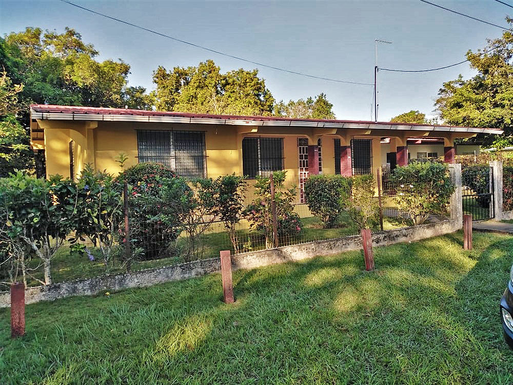 Withdrawn - Price Reduction! Next to Central Square in Dolega, Panama!  House with 2,480 Sq. Meters of Land - Close to Boquete & David - Junto a la Plaza Central en Dolega, Panamá! Casa con 2,480 m2 de tierra - Cerca de Boquete y David photo 3