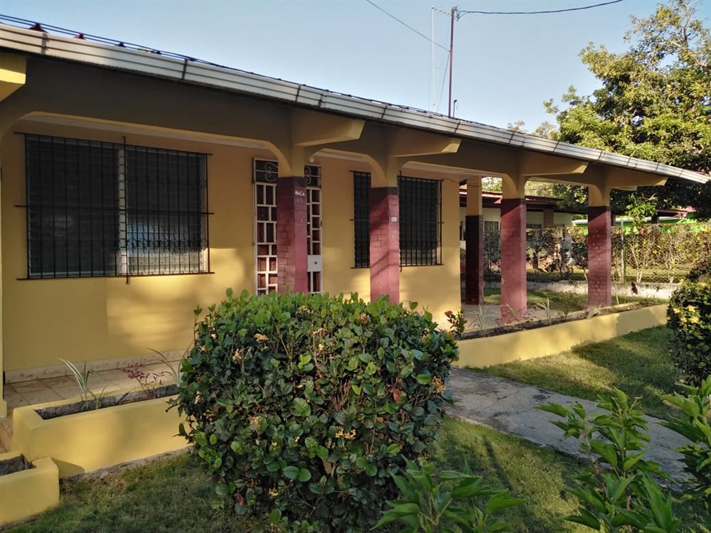 Withdrawn - Price Reduction! Next to Central Square in Dolega, Panama!  House with 2,480 Sq. Meters of Land - Close to Boquete & David - Junto a la Plaza Central en Dolega, Panamá! Casa con 2,480 m2 de tierra - Cerca de Boquete y David photo 4