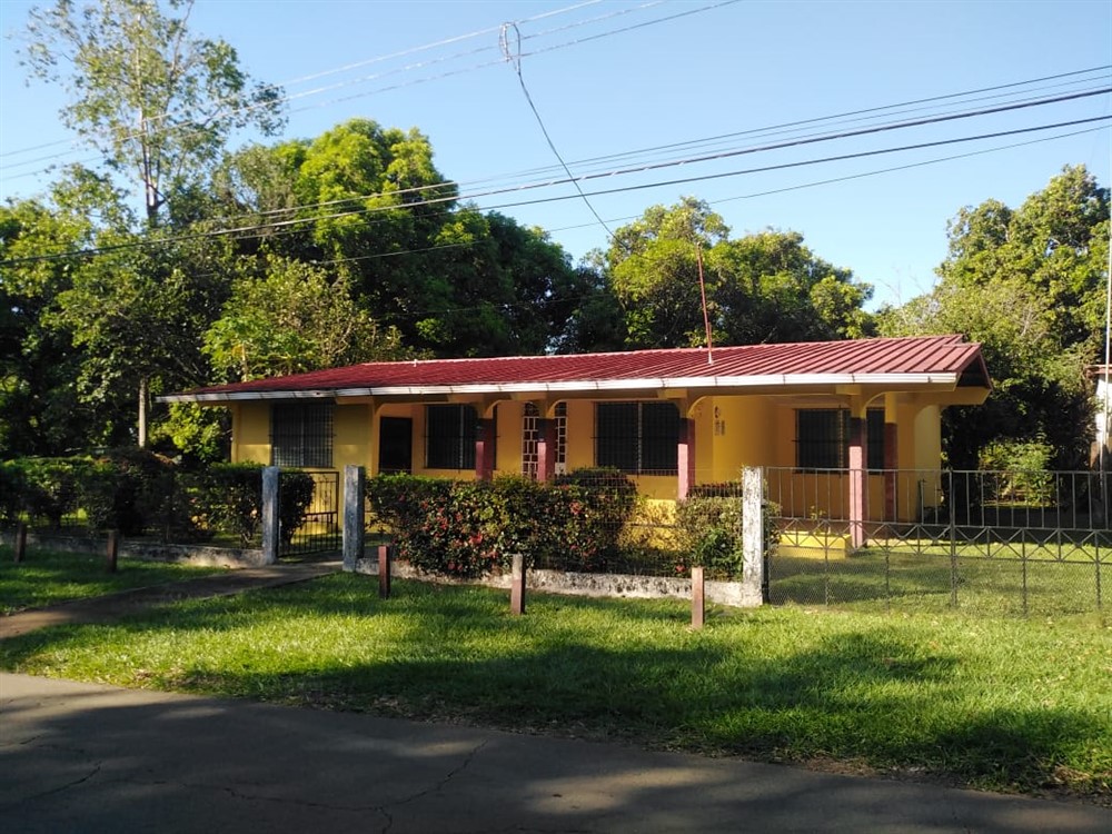 Withdrawn - Price Reduction! Next to Central Square in Dolega, Panama!  House with 2,480 Sq. Meters of Land - Close to Boquete & David - Junto a la Plaza Central en Dolega, Panamá! Casa con 2,480 m2 de tierra - Cerca de Boquete y David photo 8