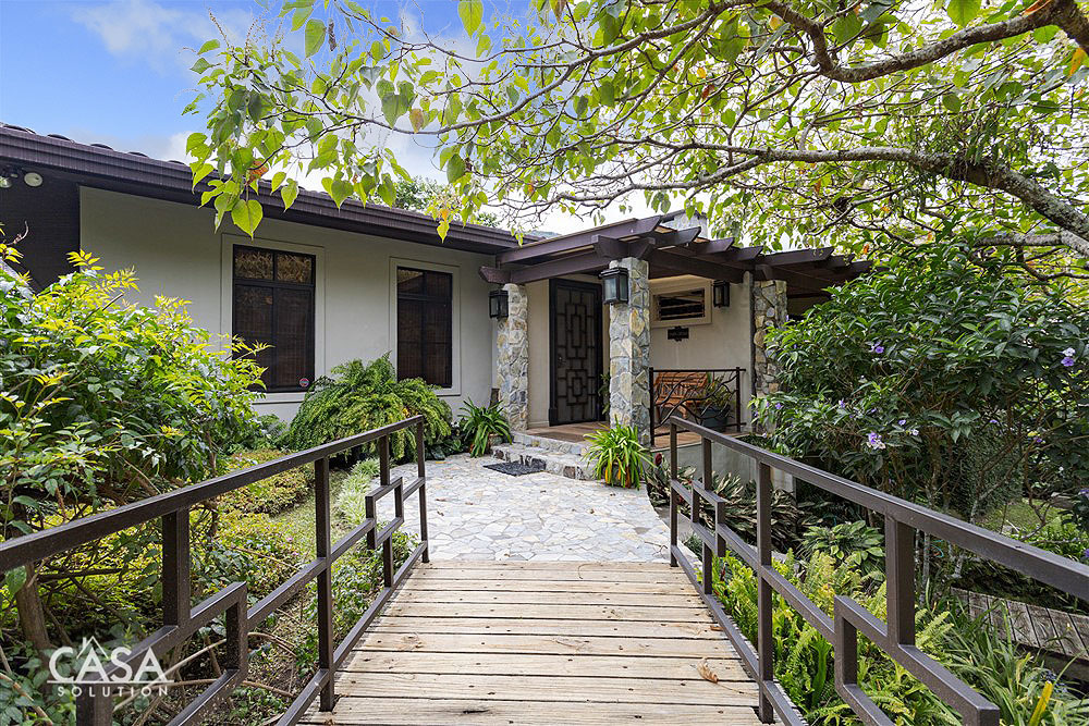 Featured in the New York Times in November 2020: Charming Home for Sale in Panamonte Estates, Downtown, Boquete, Panama – Casa con Encanto en Venta en Panamonte Estates, Centro de Boquete, Panamá