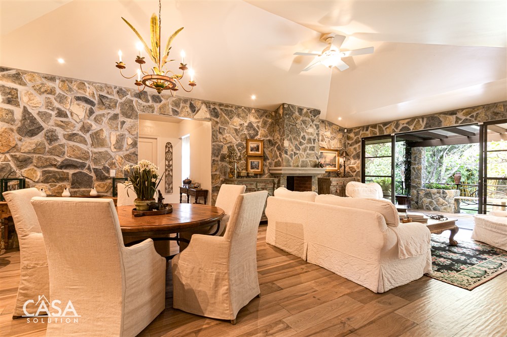Featured in the New York Times in November 2020: Charming Home for Sale in Panamonte Estates, Downtown, Boquete, Panama – Casa con Encanto en Venta en Panamonte Estates, Centro de Boquete, Panamá photo 2
