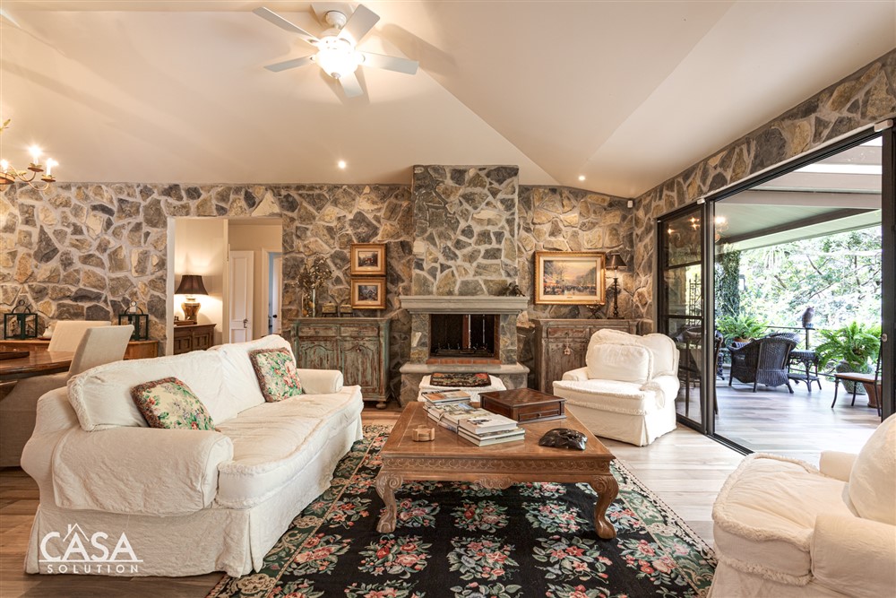 Featured in the New York Times in November 2020: Charming Home for Sale in Panamonte Estates, Downtown, Boquete, Panama – Casa con Encanto en Venta en Panamonte Estates, Centro de Boquete, Panamá photo 3