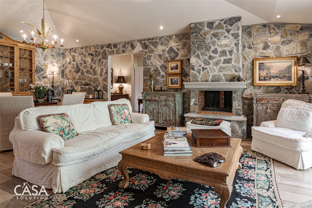Featured in the New York Times in November 2020: Charming Home for Sale in Panamonte Estates, Downtown, Boquete, Panama – Casa con Encanto en Venta en Panamonte Estates, Centro de Boquete, Panamá photo 4