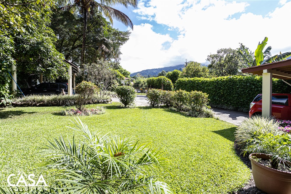 Sold by Casa Solution! FABULOUS ESTATE HOME PLUS RANCHO FOR SALE RIGHT IN DOWNTOWN BOQUETE, CHIRIQUÍ! GREAT POTENTIAL FOR A B&B photo 3