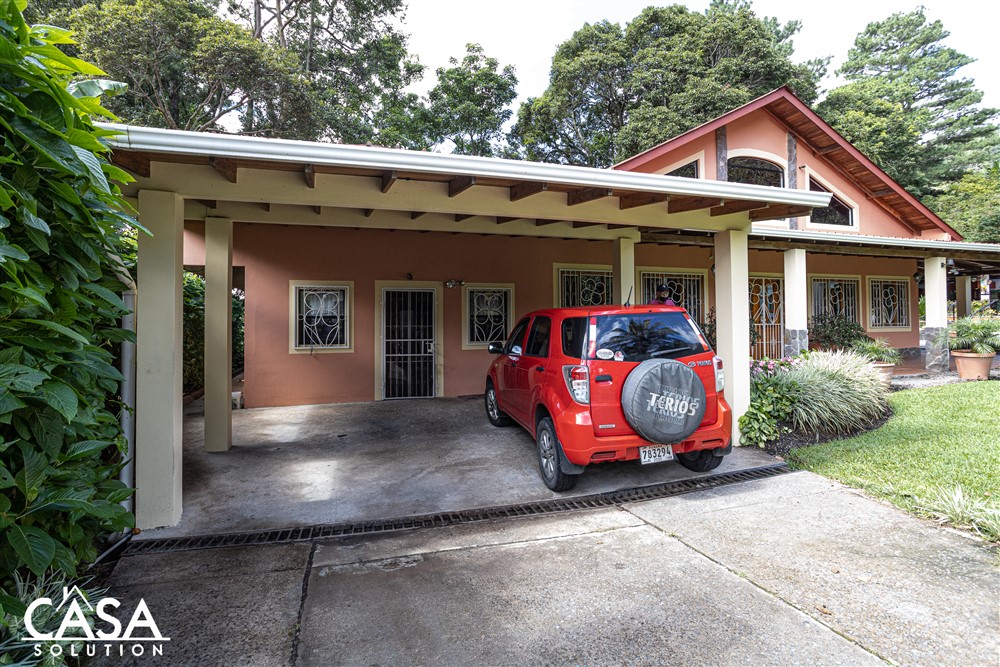Sold by Casa Solution! FABULOUS ESTATE HOME PLUS RANCHO FOR SALE RIGHT IN DOWNTOWN BOQUETE, CHIRIQUÍ! GREAT POTENTIAL FOR A B&B photo 4