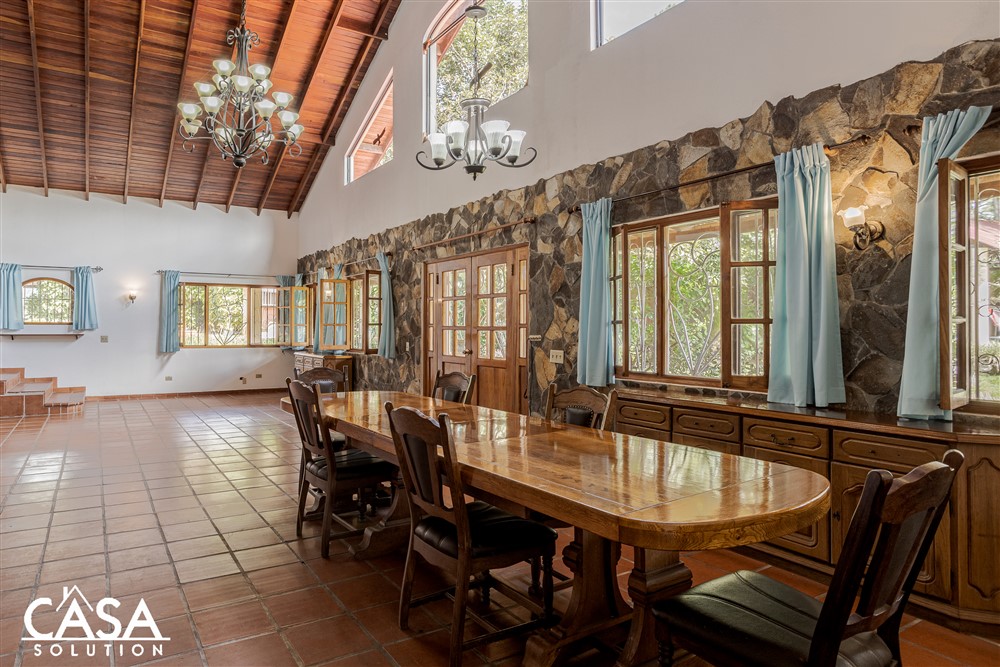 Sold by Casa Solution! FABULOUS ESTATE HOME PLUS RANCHO FOR SALE RIGHT IN DOWNTOWN BOQUETE, CHIRIQUÍ! GREAT POTENTIAL FOR A B&B photo 7