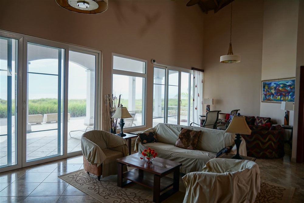 Sold by Casa Solution - Outstanding Large Beachfront House with Swimming Pool on 3,000 Square Meter Triple Lot in Las Olas Resort – Furnishings Included photo 12