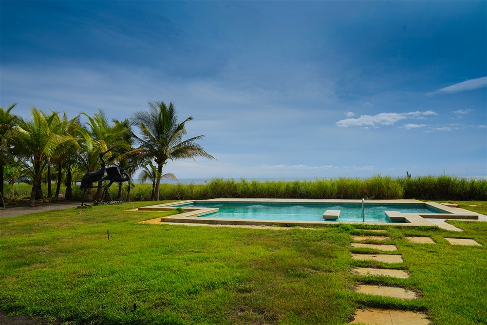 Sold by Casa Solution - Outstanding Large Beachfront House with Swimming Pool on 3,000 Square Meter Triple Lot in Las Olas Resort – Furnishings Included photo 9