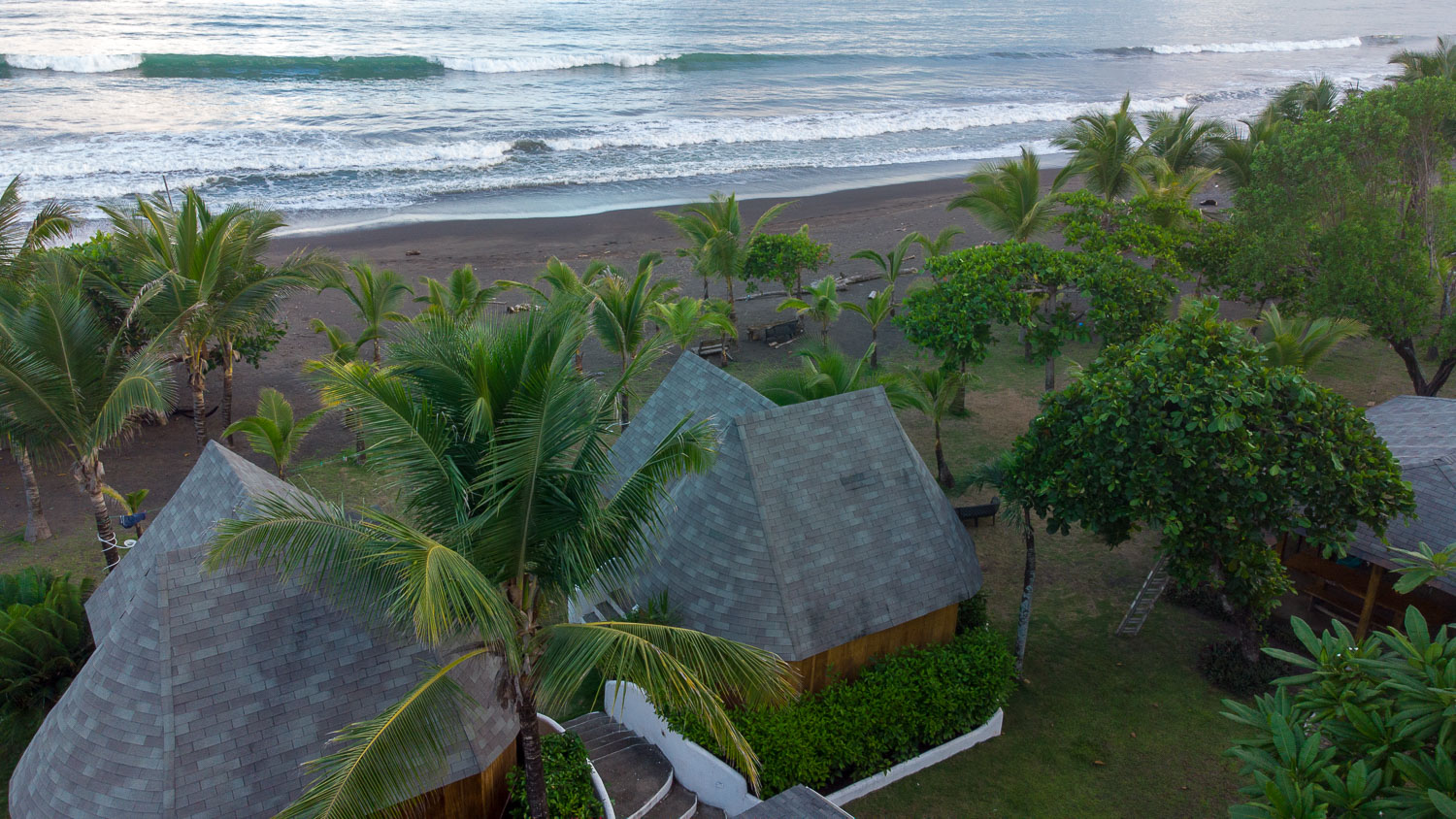 Beachfront Hotel For Sale In Cambutal, Los Santos Province – Right At The Surf! photo 4
