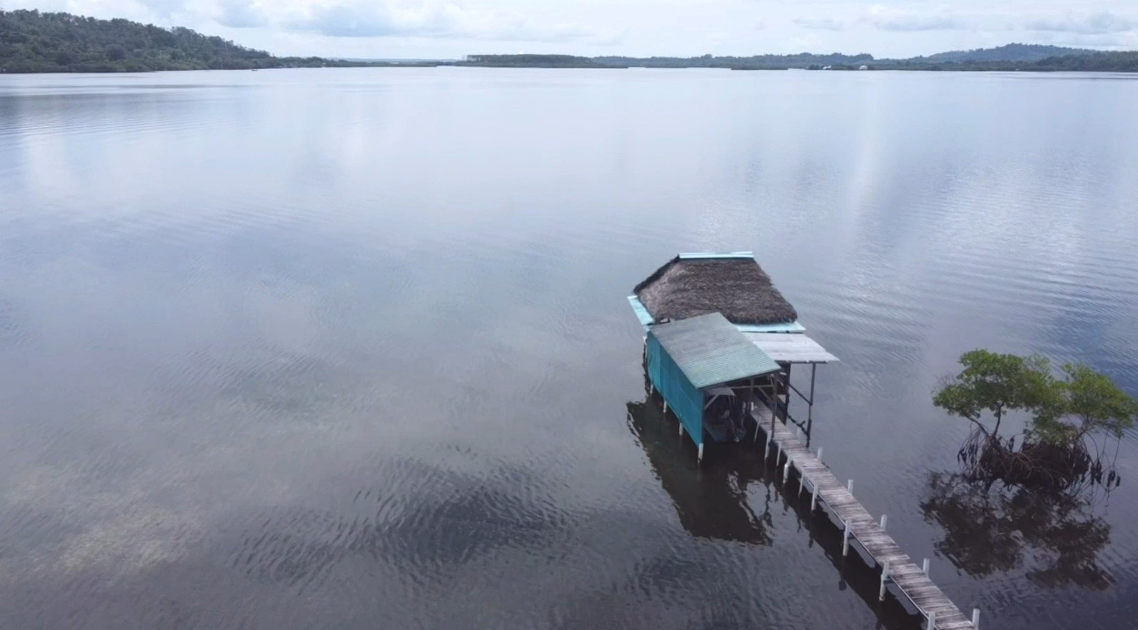 sold by owner - Caribbean Off Grid Oceanfront House on 10 Acres Of Land for Sale In Tierra Oscura, Bocas Del Toro - Turnkey photo 9