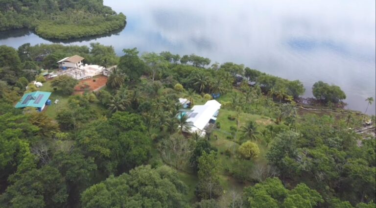 sold by owner - Caribbean Off Grid Oceanfront House on 10 Acres Of Land for Sale In Tierra Oscura, Bocas Del Toro - Turnkey