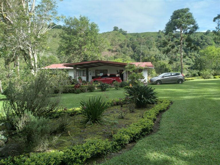 Mountain House with Beautiful Garden for Sale in Los Naranjos, Volcan, Chiriqui Province - Furnishing Included