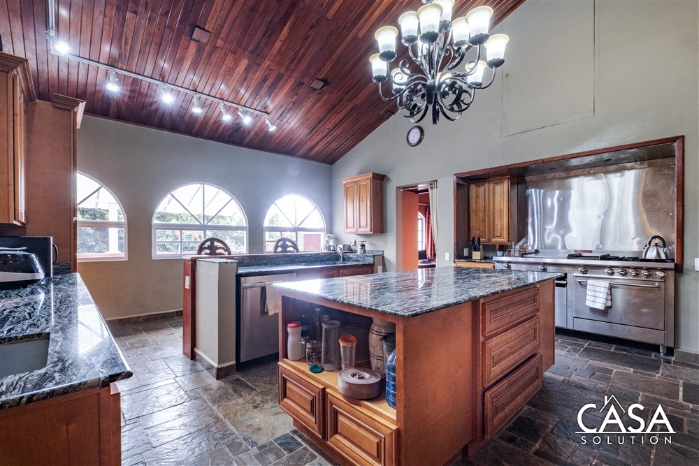 Luxuriously Elegant Home For Sale in Prestigious Valle Escondido Gated Community, Boquete, Panama – Turnkey Furnishing Included photo 12