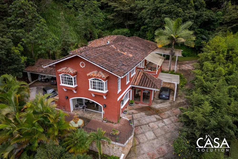 Luxuriously Elegant Home For Sale in Prestigious Valle Escondido Gated Community, Boquete, Panama – Turnkey Furnishing Included photo 2