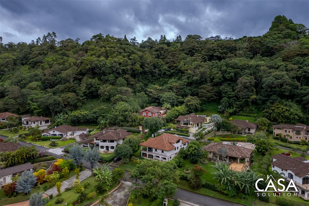Luxuriously Elegant Home For Sale in Prestigious Valle Escondido Gated Community, Boquete, Panama – Turnkey Furnishing Included photo 3