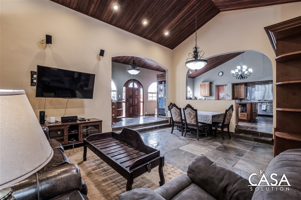 Luxuriously Elegant Home For Sale in Prestigious Valle Escondido Gated Community, Boquete, Panama – Turnkey Furnishing Included photo 5