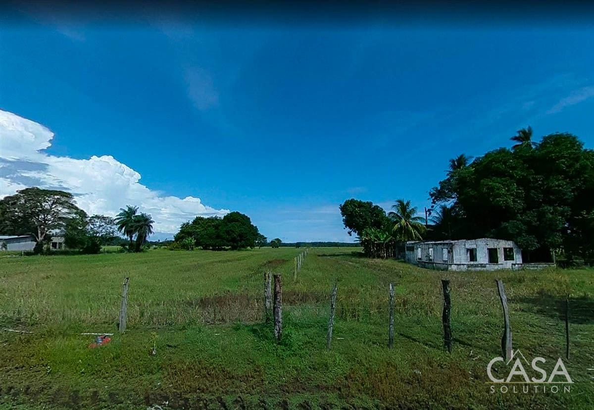 Only 3 Minutes to the Beach! 4.6 Acre Lot for Sale Near Las Olas Resort & The Beautiful Beach of Playa La Barqueta in Alanje, Panama